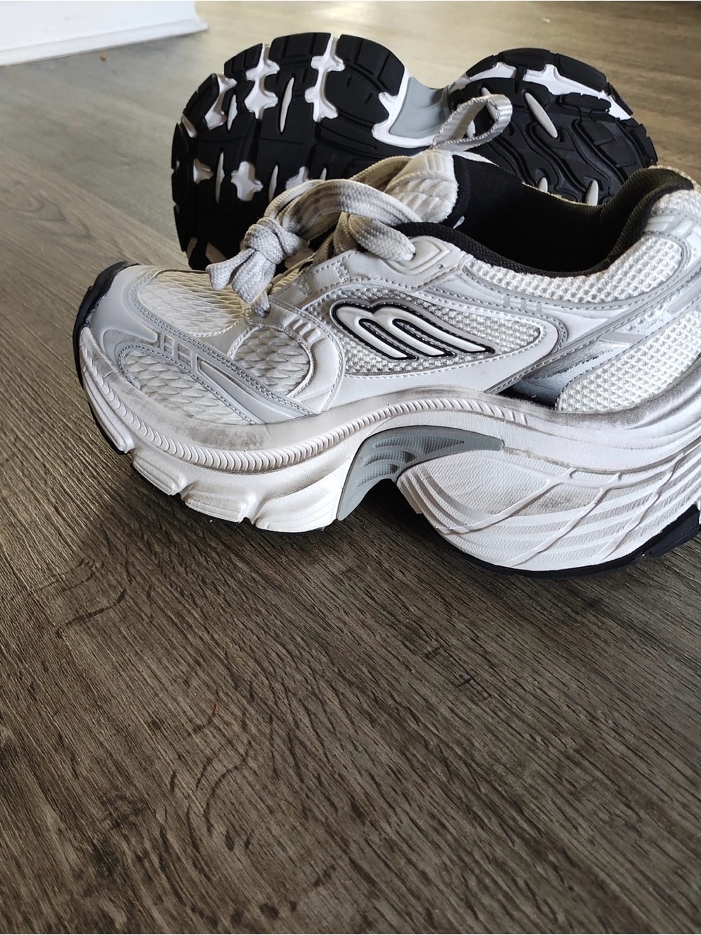 BALENCIAGA - Picture 4 of 10